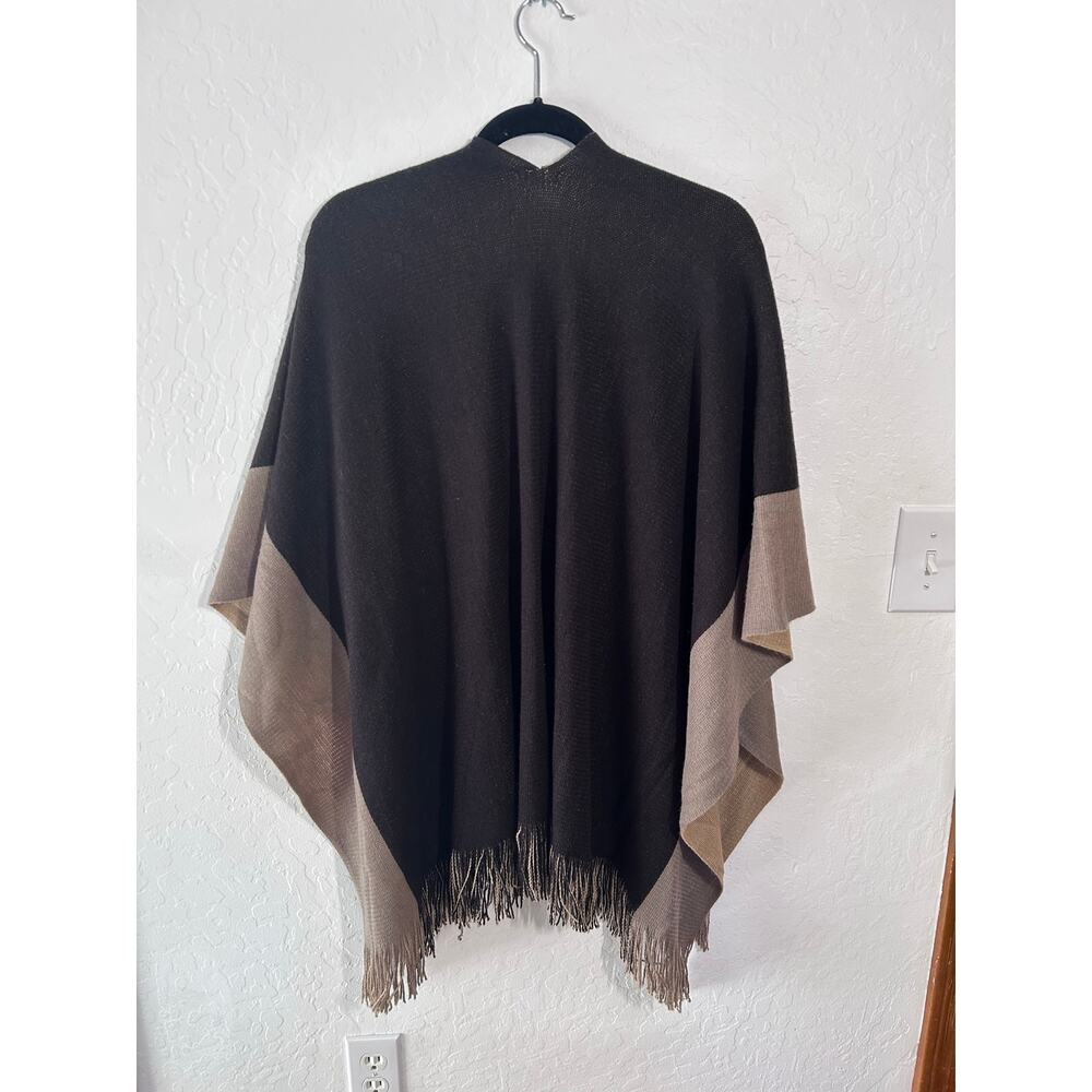 Women’s Cozy Open Front One Size Fits All Color Block Fringe Blanket Poncho - Picture 3 of 7